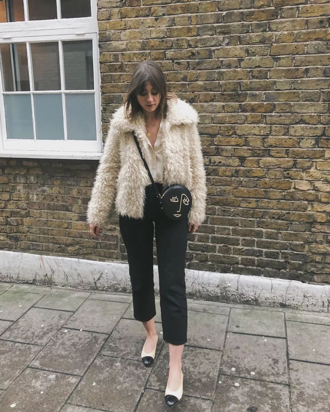 奶奶鞋和老爹鞋哪个好搭配 (奶奶鞋怎么搭配好看最新款)