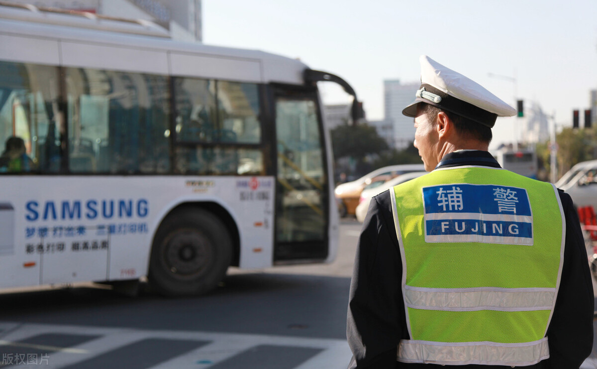 公务员在编和合同工有什么区别,三种公务员最不值得考