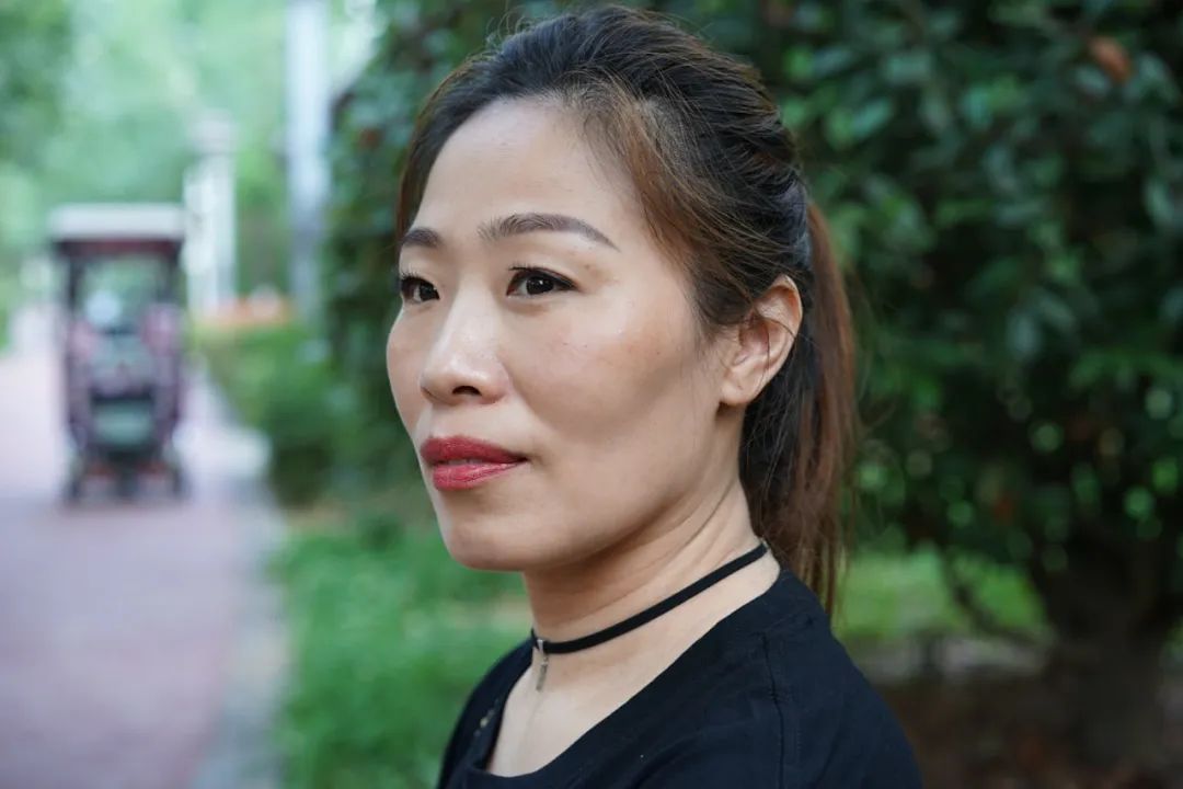 我不靠任何人,我不靠任何人我要靠自己