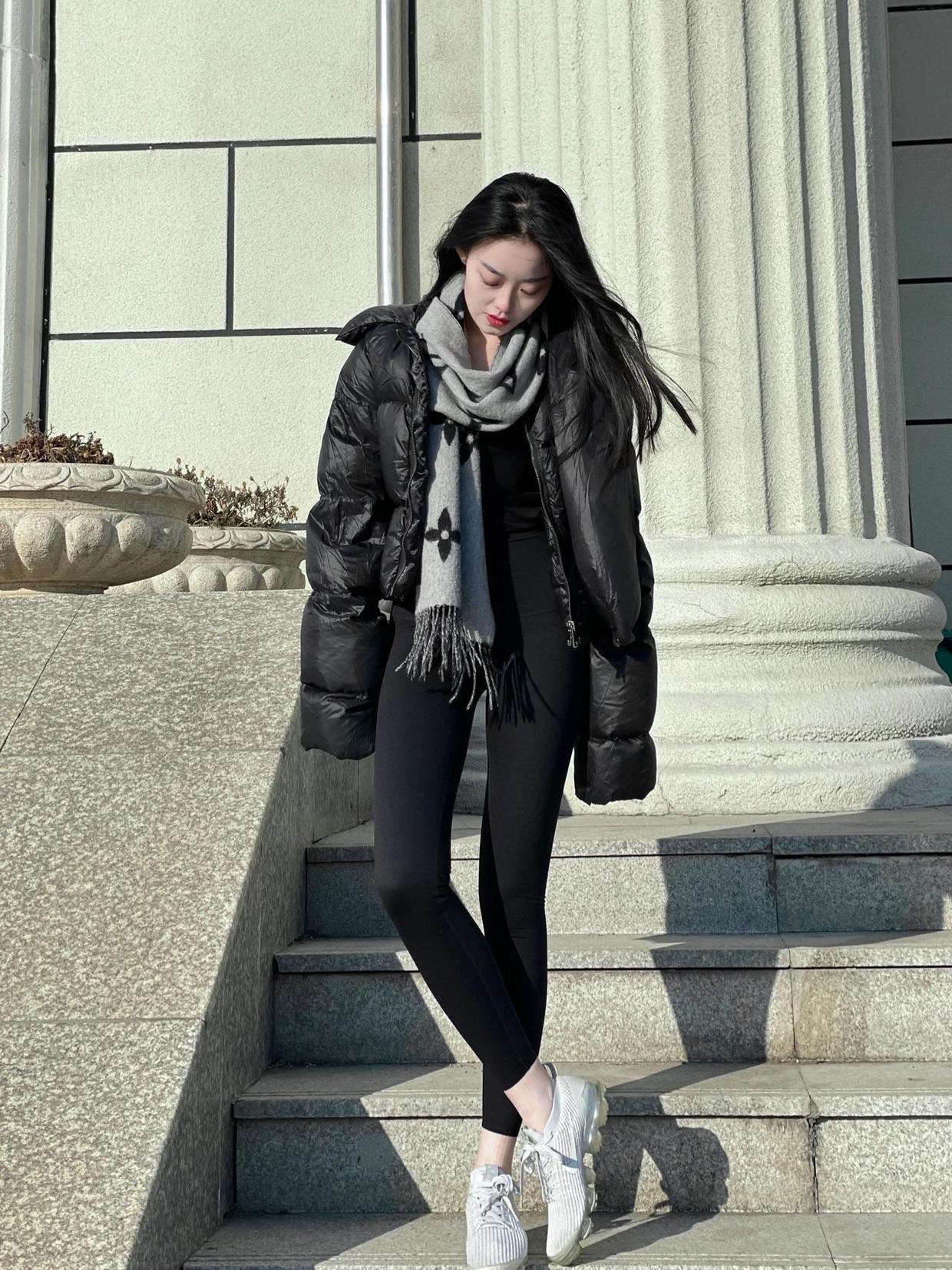 黑色羽绒服穿搭高级感中款,黑色羽绒服冬季高级感穿搭小个子