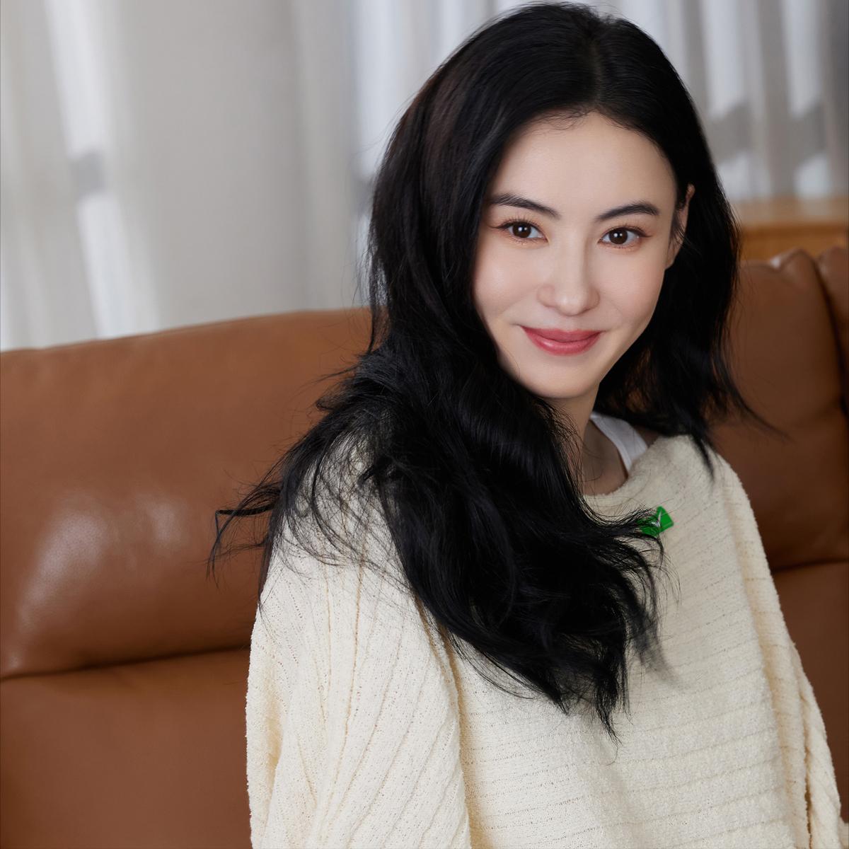 谢霆锋第一次春晚视频,谢霆锋现在在香港受欢迎吗