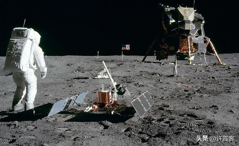九死一生的阿波罗登月计划，实验中死亡三人，阿姆斯特朗差点牺牲