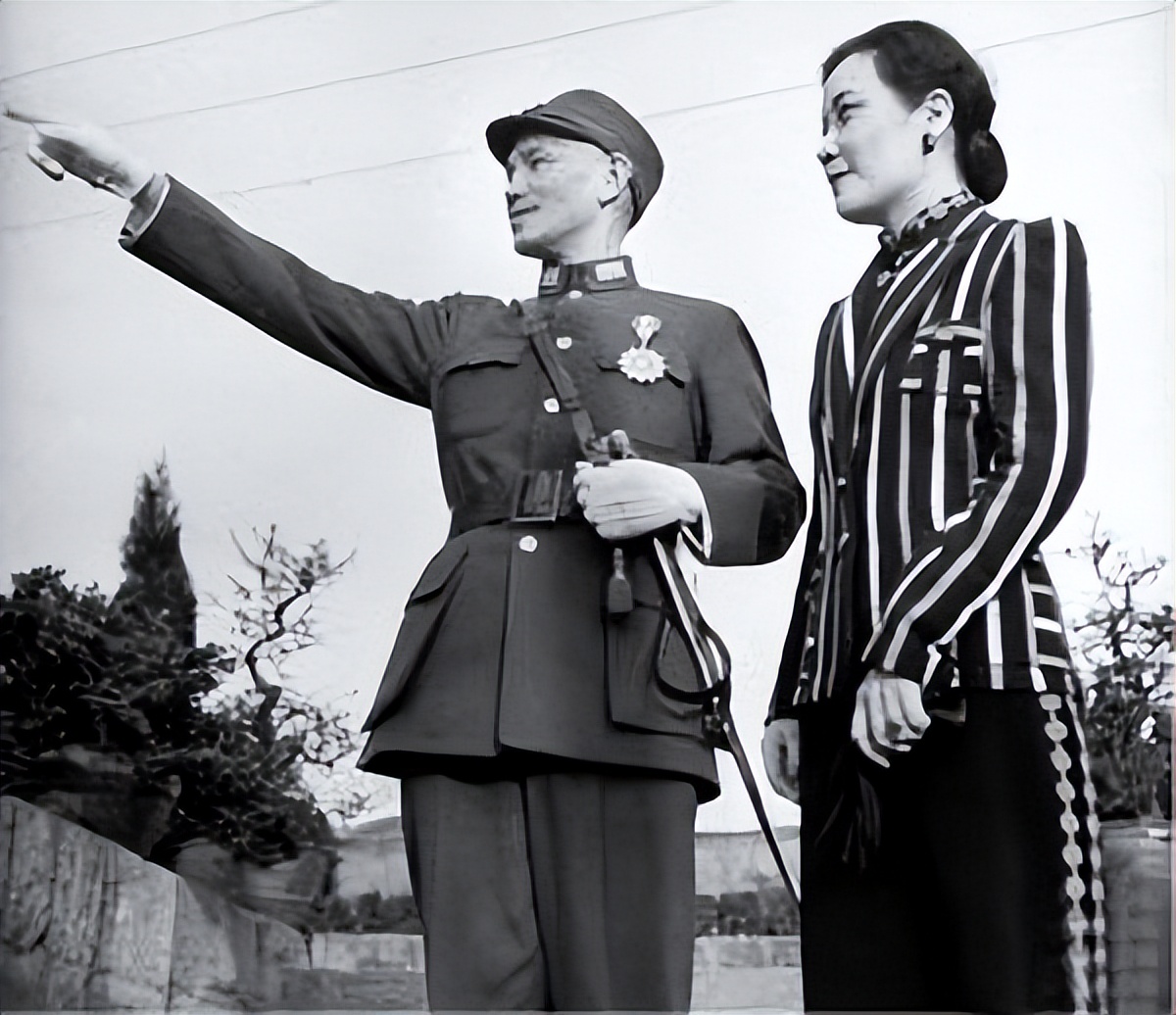 蒋介石到底有多风流？贴身秘书晚年披露真相，宋美龄做法令人叫绝