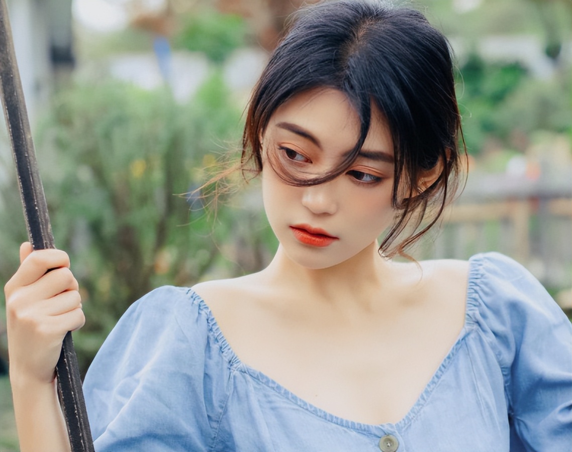 女性臀部两边凹陷代表什么,臀部两侧凹陷怎么能练圆润最有用