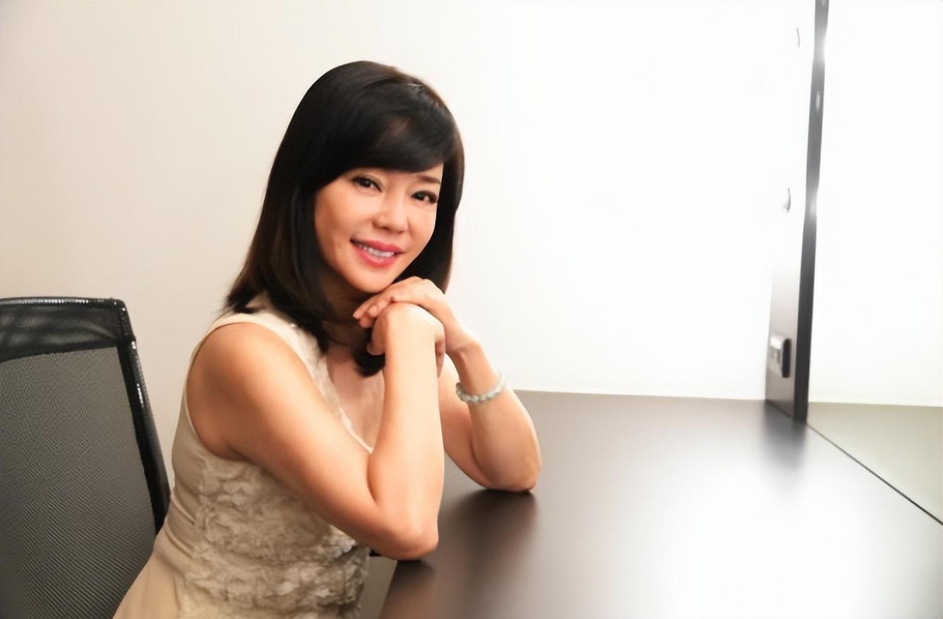 被母亲喂养12年、同床15年，痴狂到畸形的母爱将爱子送进监狱