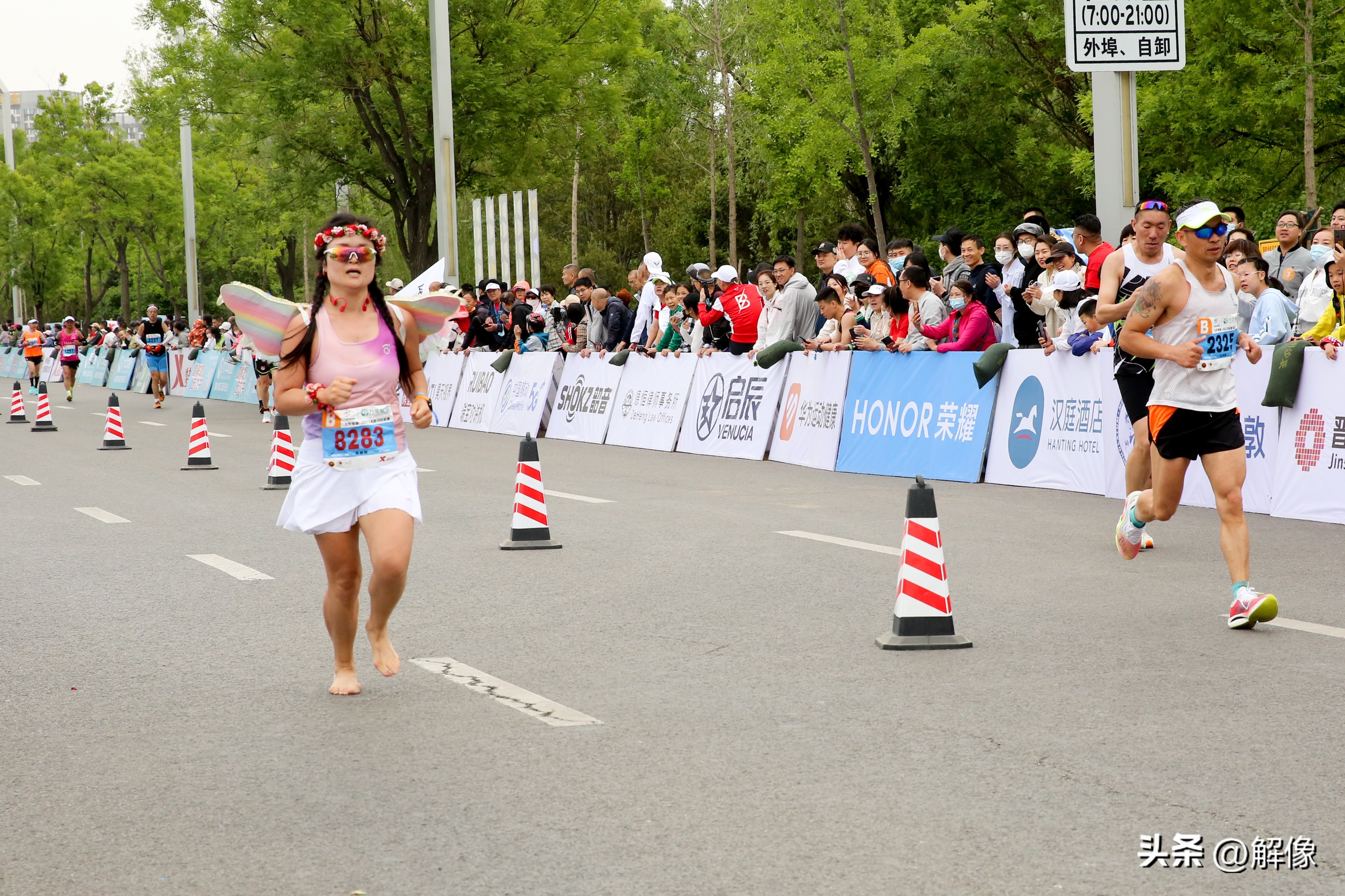 太原马拉松开赛：埃塞俄比亚选手夺冠，杨绍辉打破中国籍赛会纪录