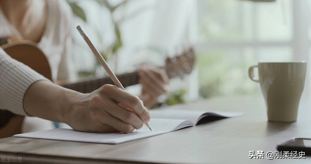 头条上写文章，不论文笔高低，只要你抓住重点都能出爆款