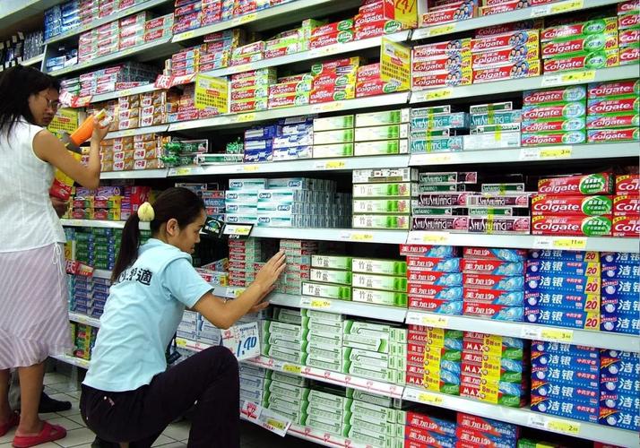 买牙膏时2种牙膏不建议购买,买牙膏含氟的好还是不含氟的好