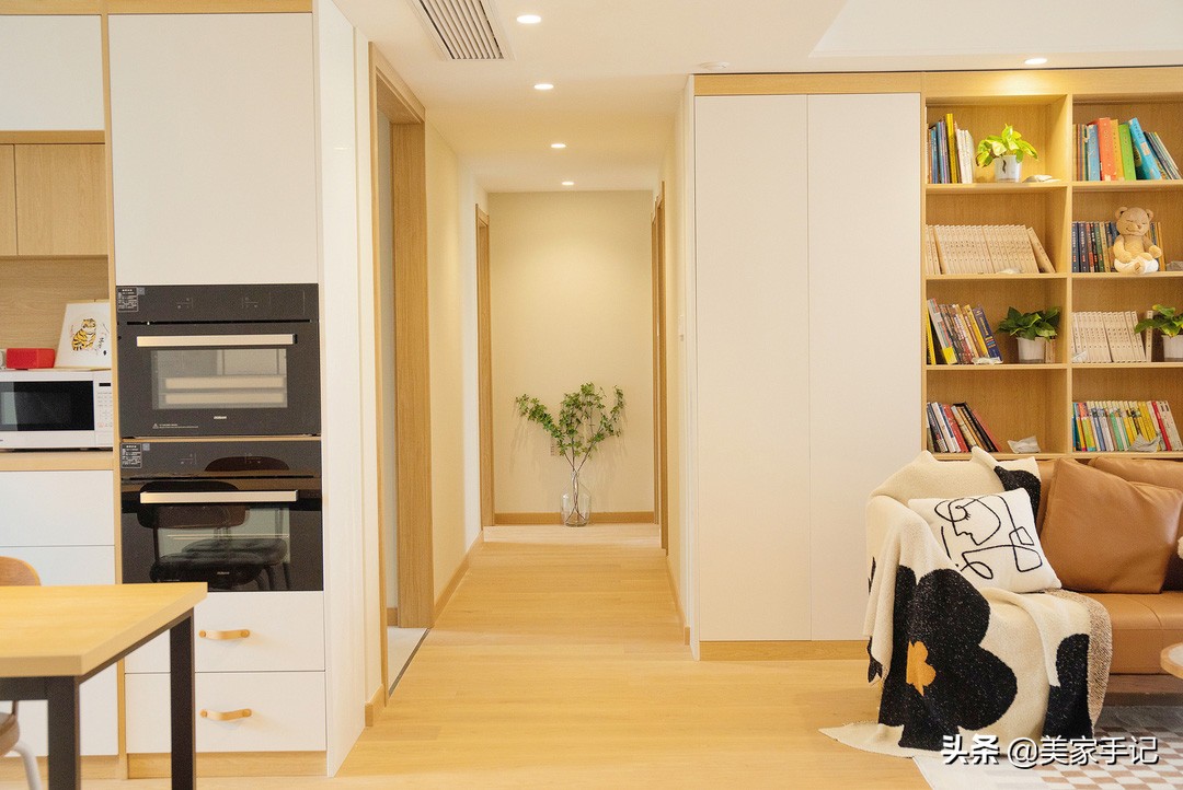 沙发不靠墙后面放柜子,沙发后柜子不靠墙