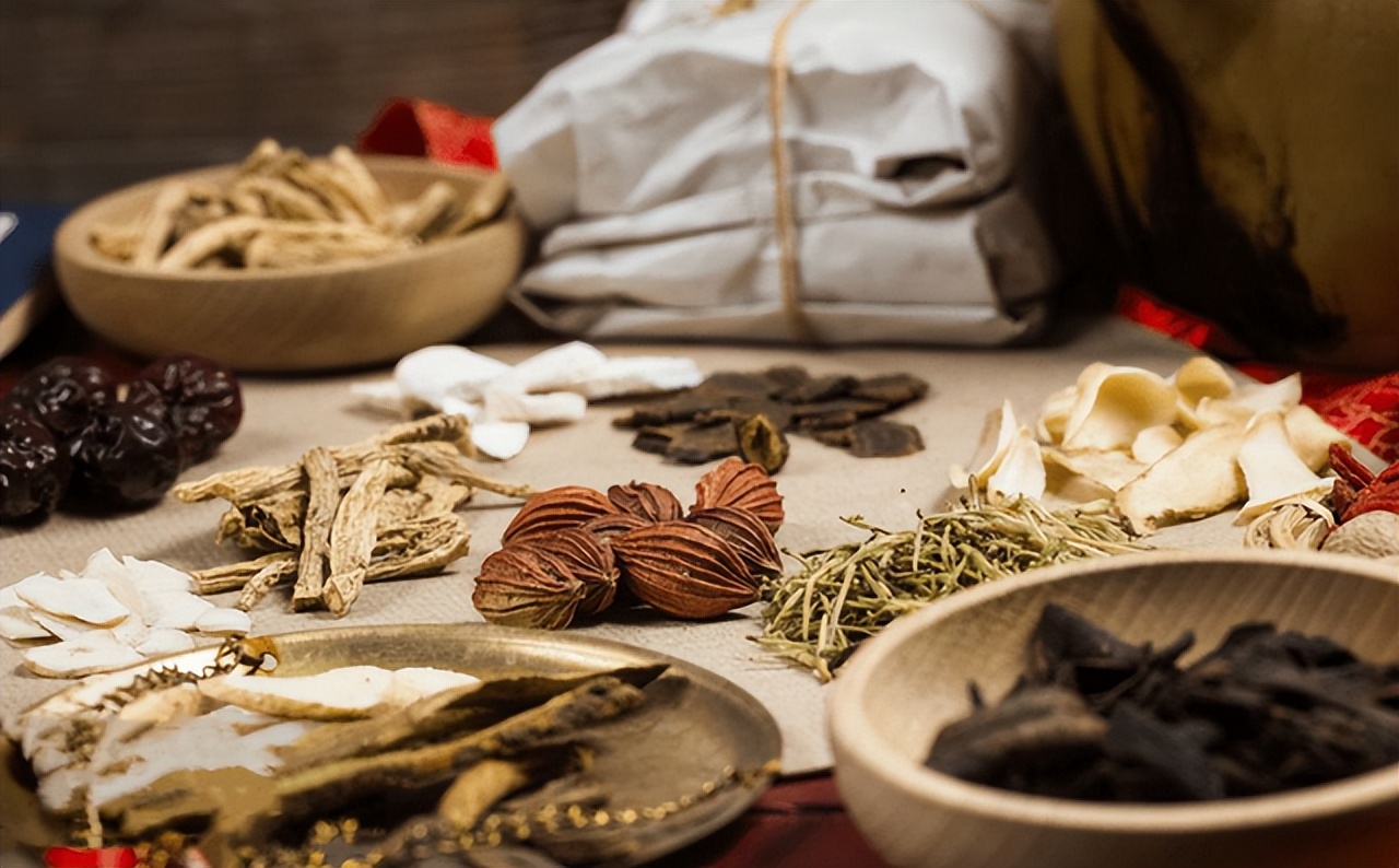 肾阴虚阳虚舌头表现图,肾阴虚和肾阳虚看舌头的区别