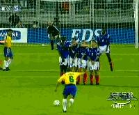 香蕉球弧线球踢法,如何踢小弧线的香蕉球