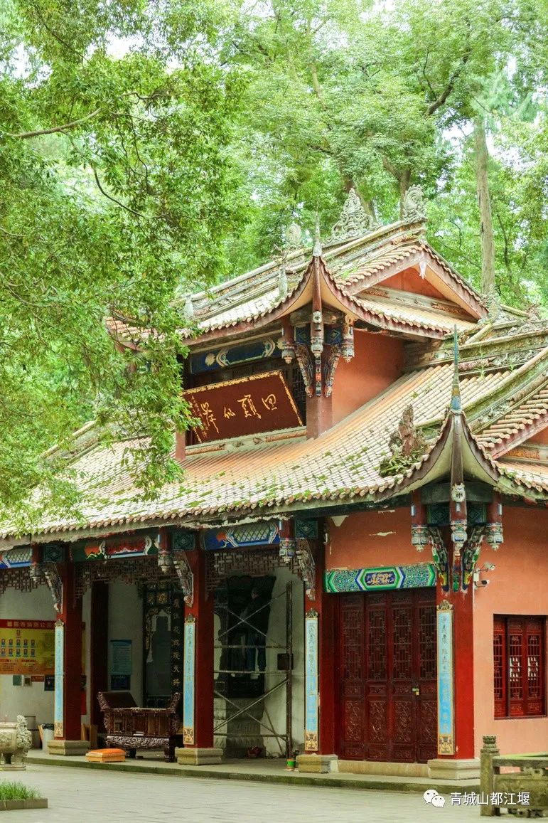 抓住秋天的尾巴！都江堰必打卡的8大晚秋好去处，步青山观烟岚云岫、入古城拾千年烟火，来过都会爱上