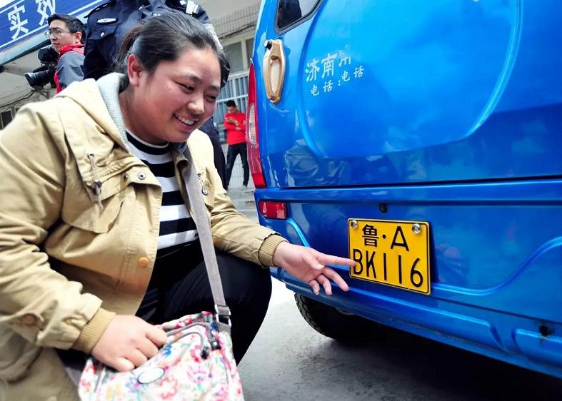 老年人电动三轮代步车怎么上牌,能上牌的老年代步车三轮车