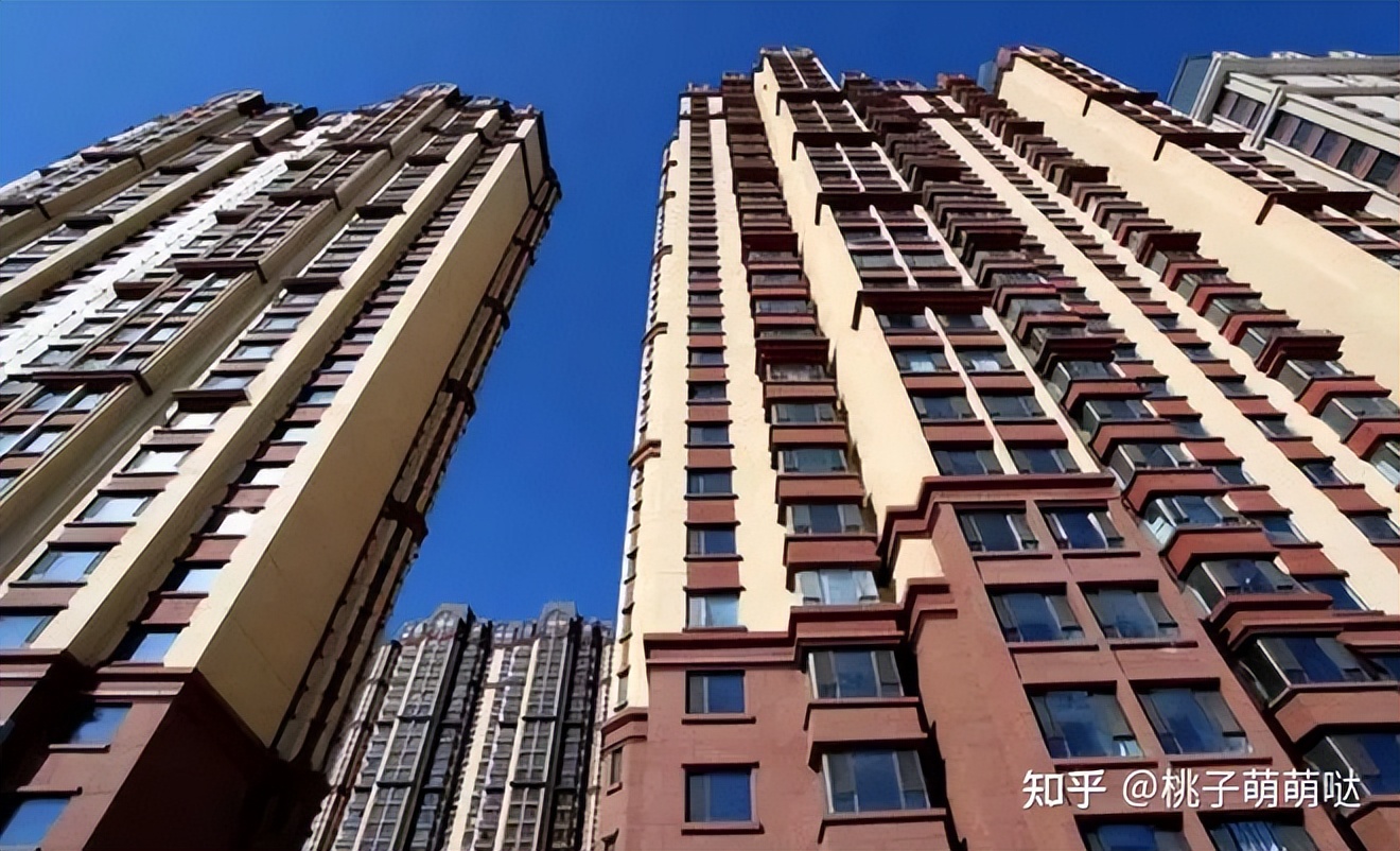 男子花185万捡漏了一套132平的房 (男子通过中介花213万买房)