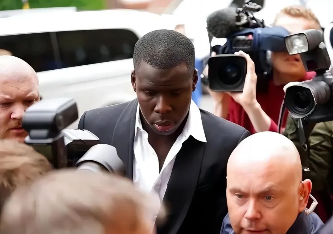 足球球员虐待狗,球员虐待狗