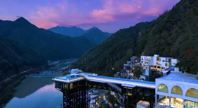 真实的希腊圣托里尼岛,圣托里尼天空之城