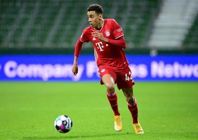 穆夏拉转身拜仁由守转攻,欧冠拜仁慕尼黑穆夏拉表现