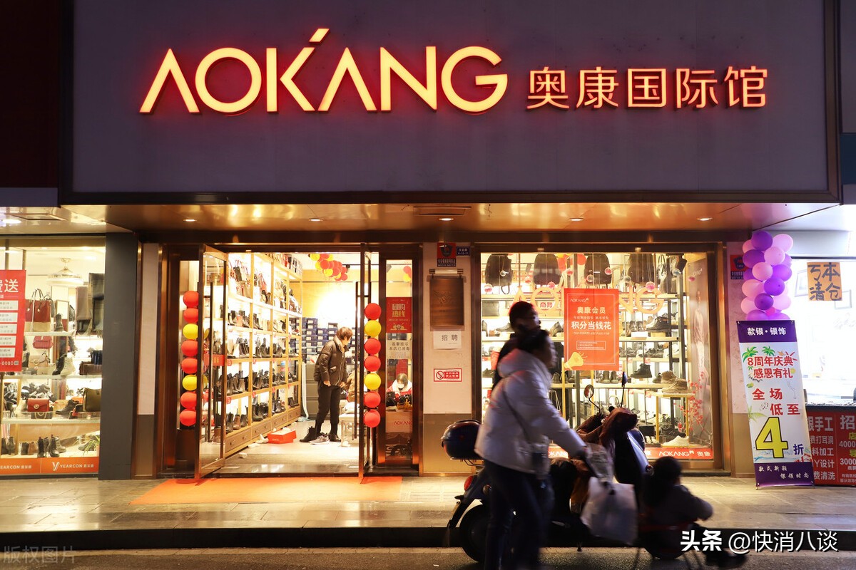 斯凯奇与彪马鞋,手握斯凯奇和彪马