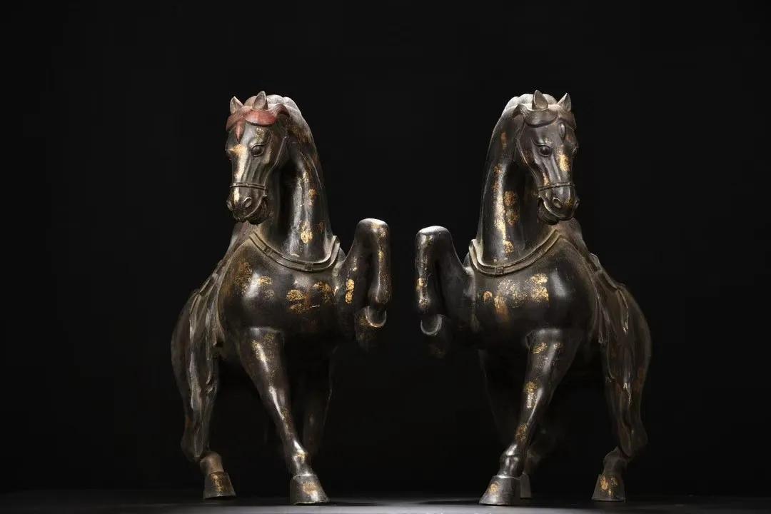 铜泥金马到成功一对单只尺寸：长43cm宽14cm高40cm总重24.2公斤