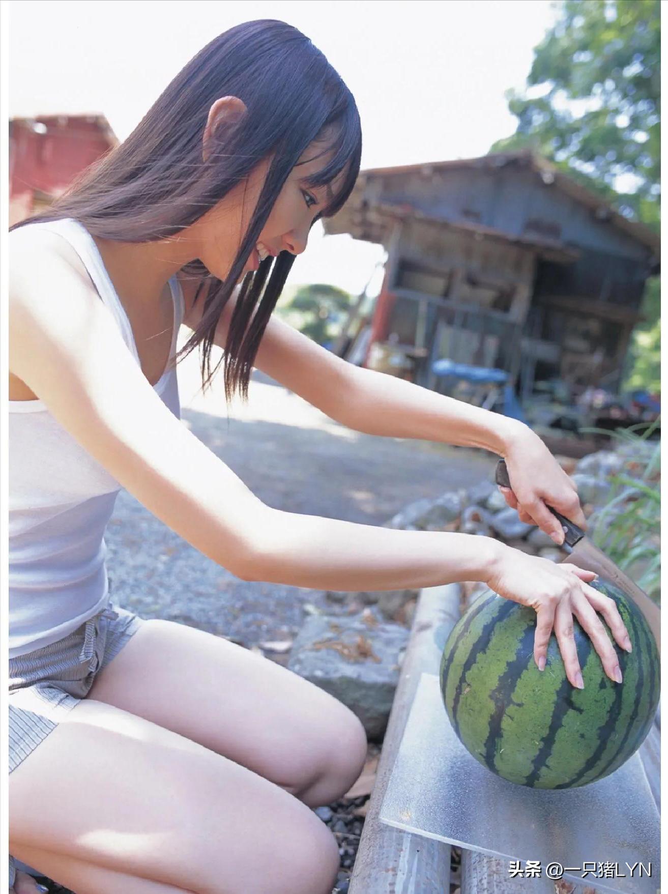 表妹很可爱,突然觉得表妹很漂亮喜欢上她