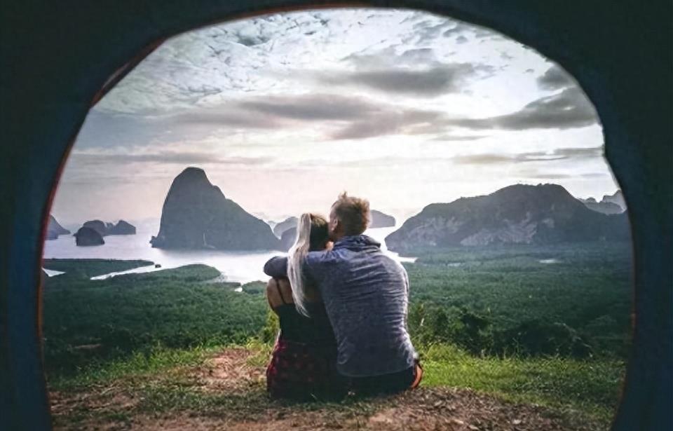 为什么会梦到被喜欢的人亲,梦到曾喜欢女人是什么预兆