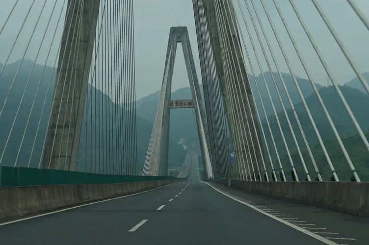 雷克萨斯es300h跑机场专线怎么样,雷克萨斯es300h可以坐轮渡吗