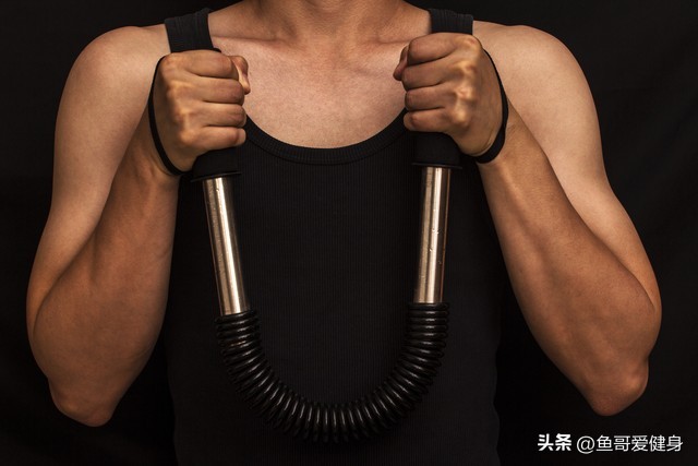 臂力器锻炼哪些肌肉视频教程,液压臂力器的正确使用方式