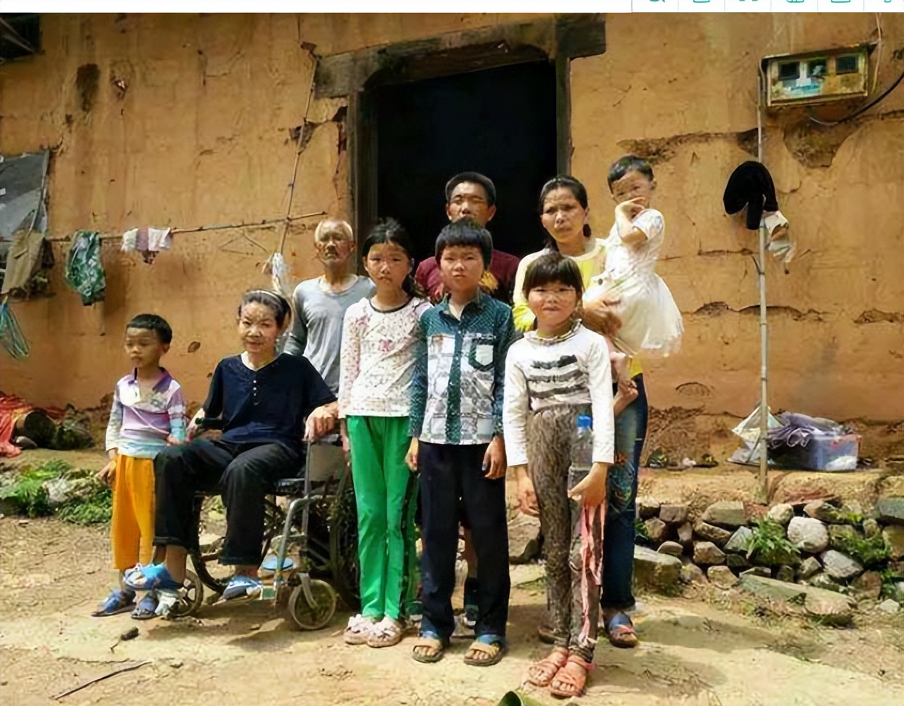 刘强东师妹伍继红为什么成低保户,刘强东和章泽天是原配吗