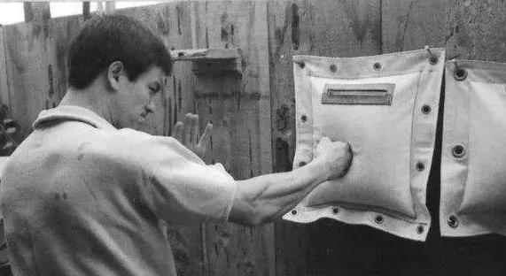 咏春能不能打败咏春,咏春是近战最厉害的功夫吗