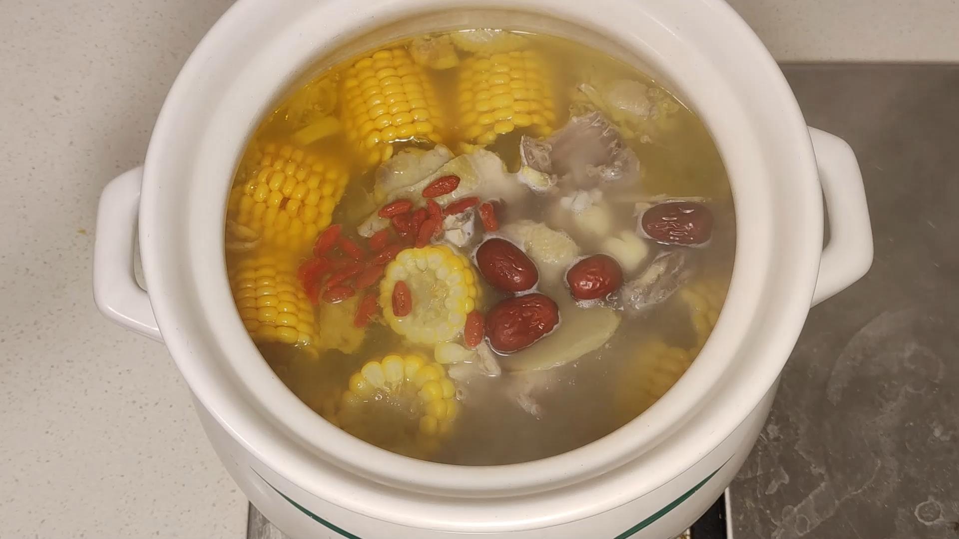 炖鸡汤都放哪些食材好喝,炖鸡汤的正确做法放什么