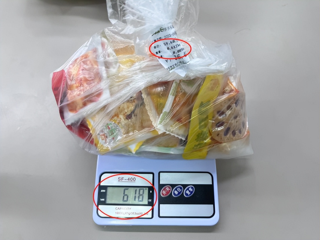 重庆市水果商贩缺斤少两,成都水果商贩