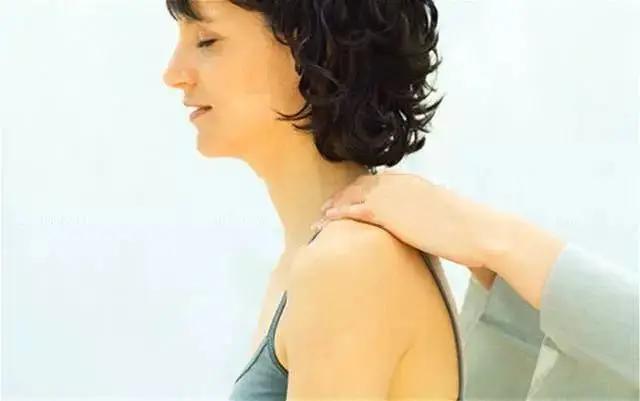 颈部或肩部疼痛如何缓解,肩部疼痛和受凉有关吗