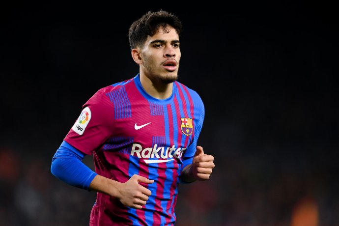 哈维同样错误犯两次，巴萨巨星变“水货”谁之过？新范戴克被乱用