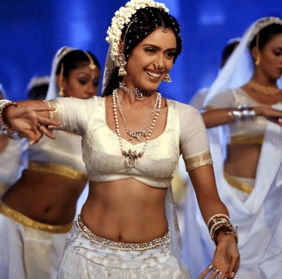 印度可以露肚脐,印度女性腹部露脐