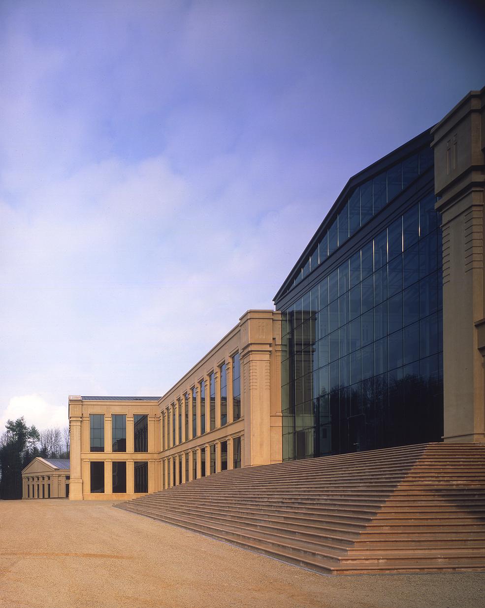 扔向俄罗斯的“金融*弹核**”SWIFT，它的总部是座怎样的建筑？