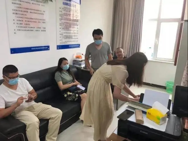 陕西园丁中学校长被多名教育局工作人员打伤，引发社会关注