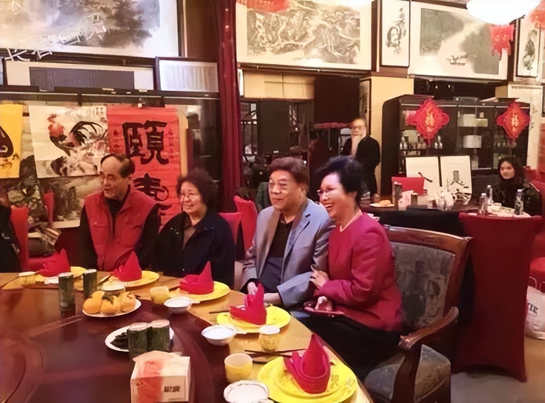 赵忠祥妻子张美珠近照曝光,赵忠祥妻子张美珠多少岁