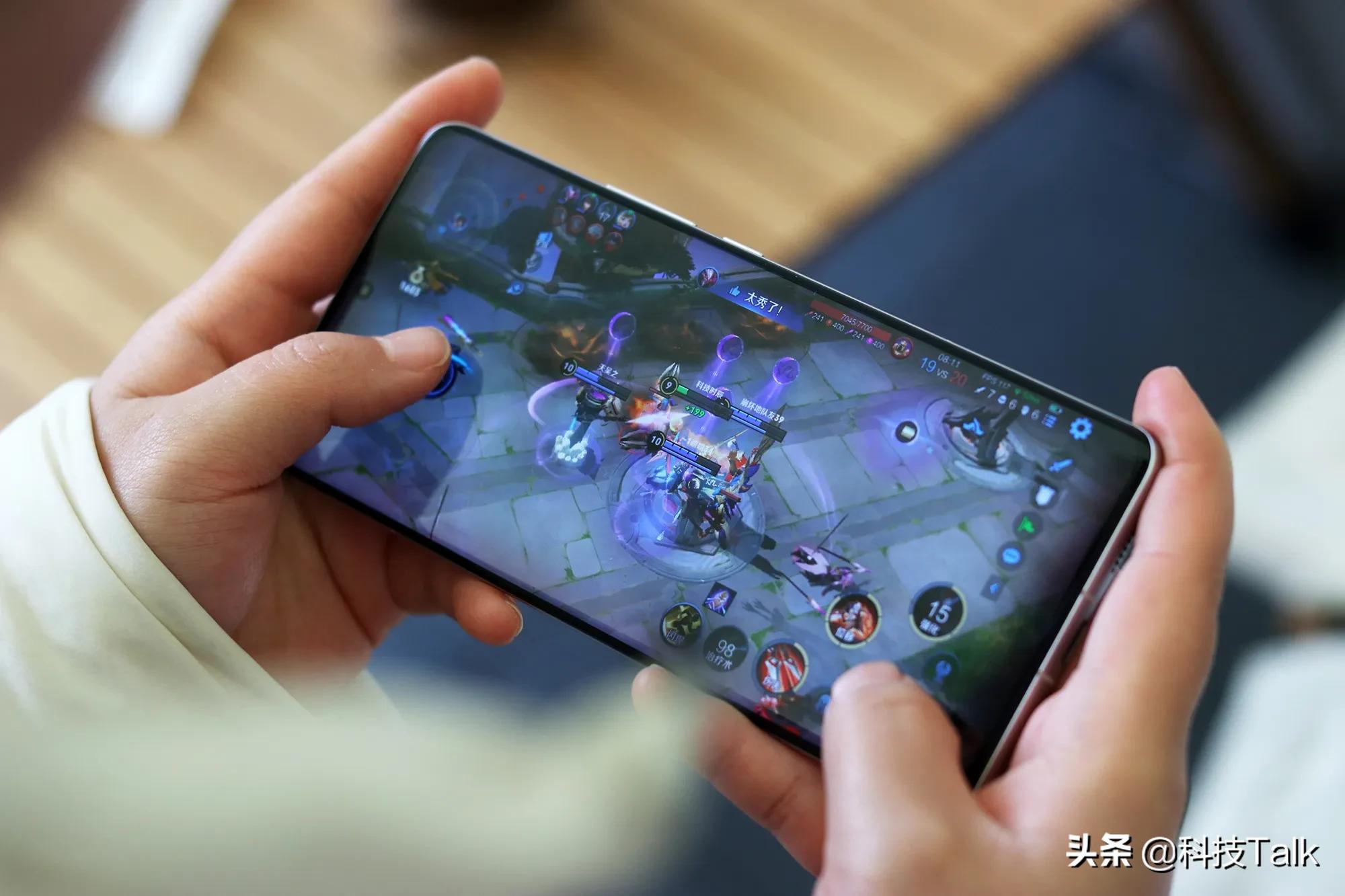 曲面屏直屏哪个好用,直屏好一点还是曲面屏好一点