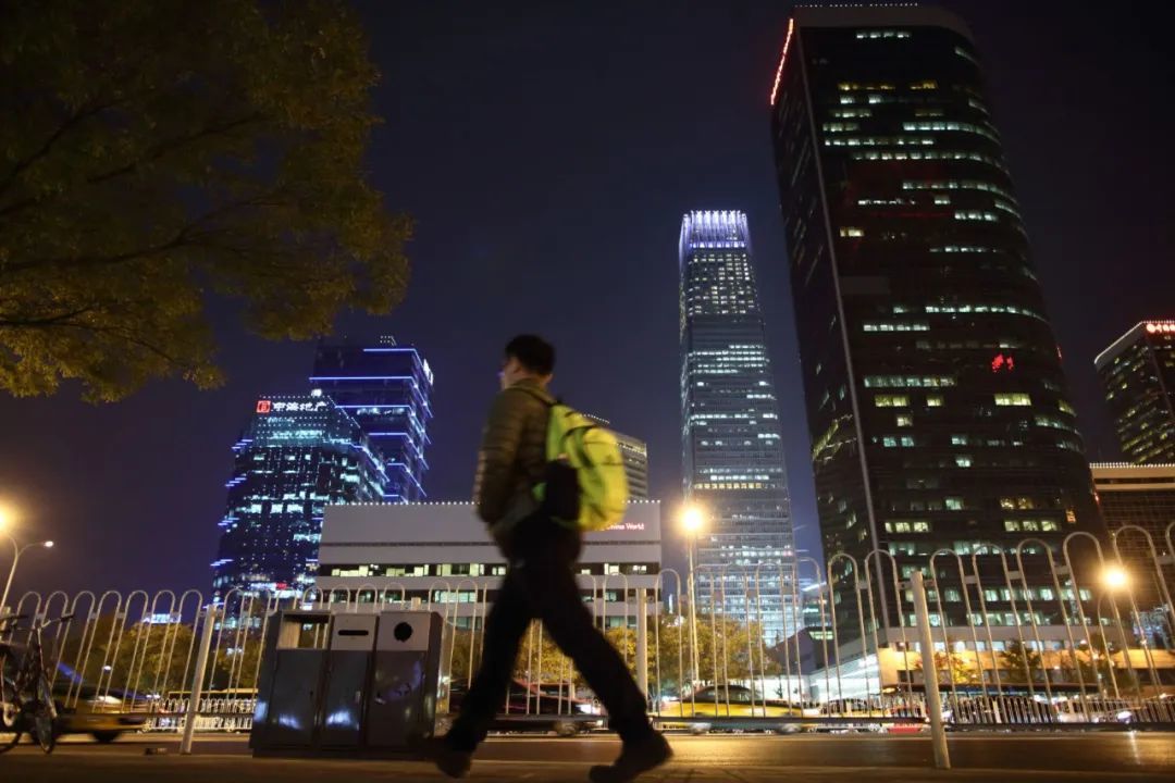 券商“日赚3亿”背后：你给客户遛狗我替客户考研