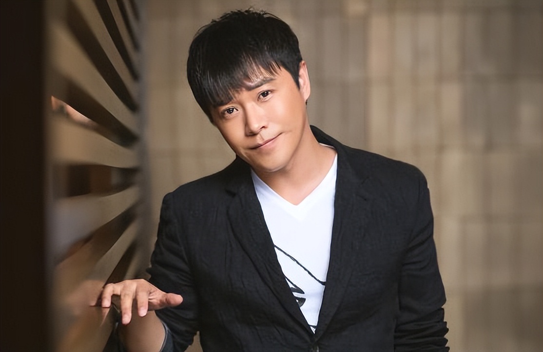 陈思诚现身酒店视频,陈思诚酒店夜会两女