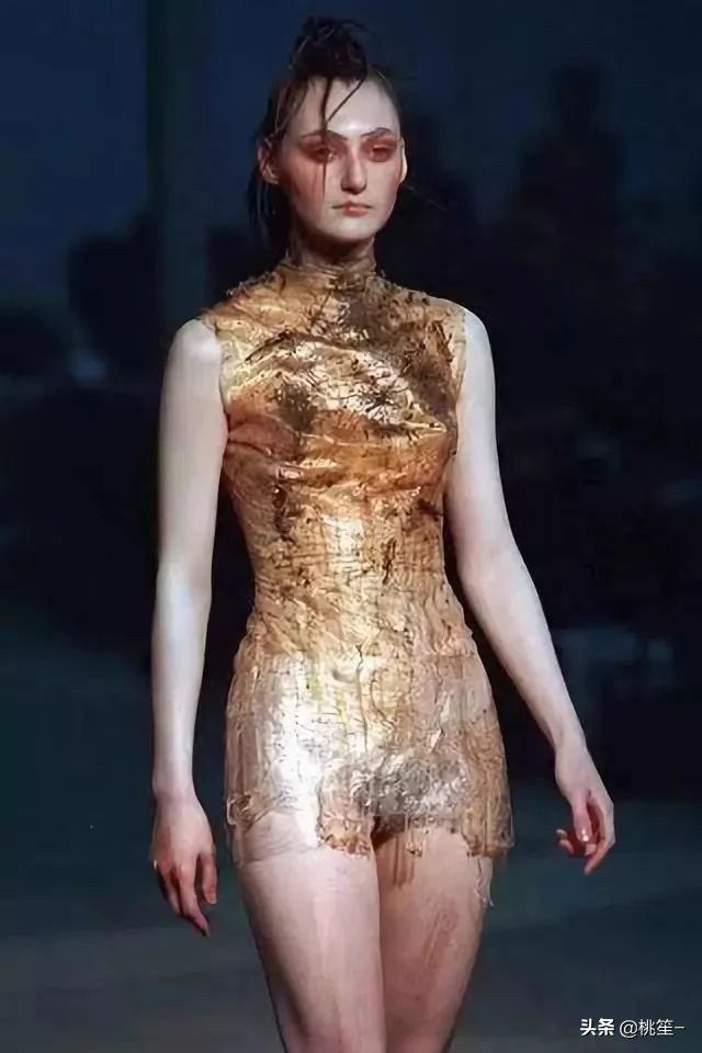 麦昆alexandermcqueen怎么穿,麦昆ALEXANDERMCQUEEN新款套装