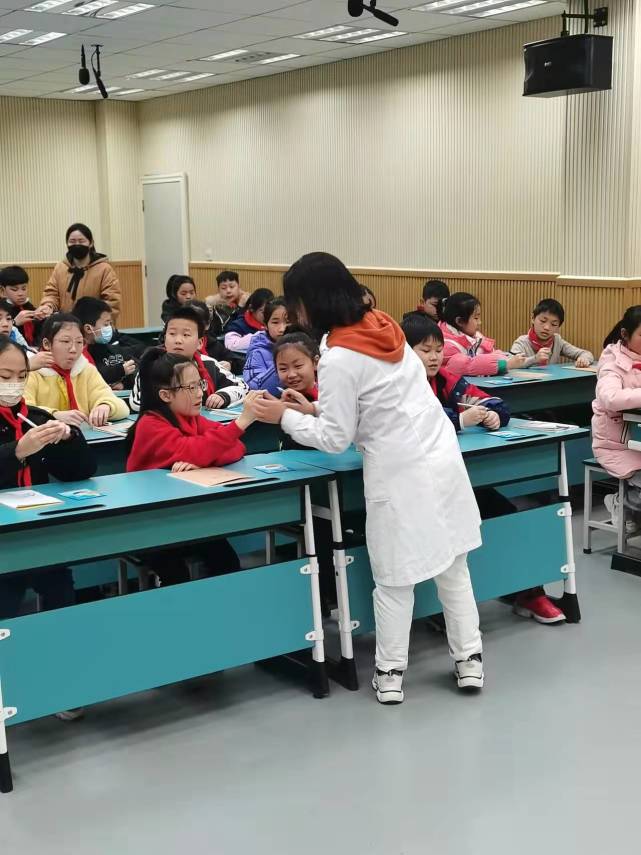 气球实操课,气球律动操幼儿小班