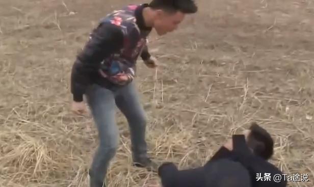 陕西少年酷爱打架，收藏品够买辆车，被“爷爷”救赎后学会感恩