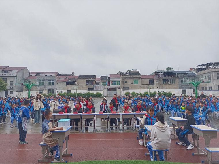 梅子铺教育集团举行“全校同读一本书”活动第二轮阅读体会作文竞赛颁奖仪式