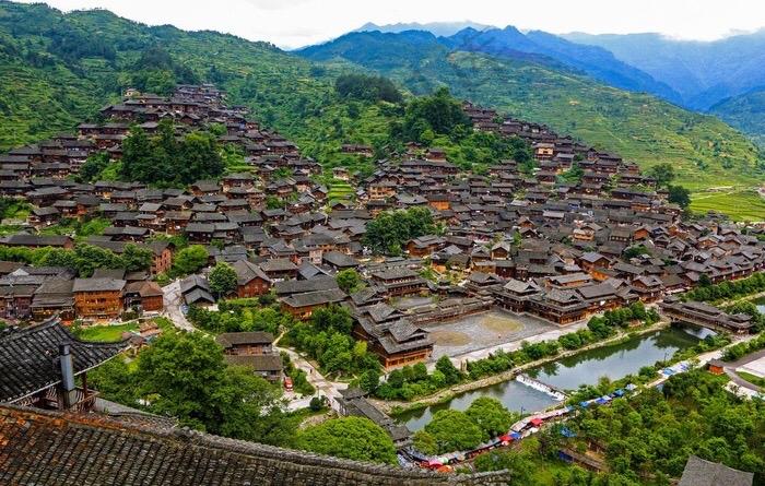 贵州西江千户苗寨最新视频,西江千户苗寨的大妈