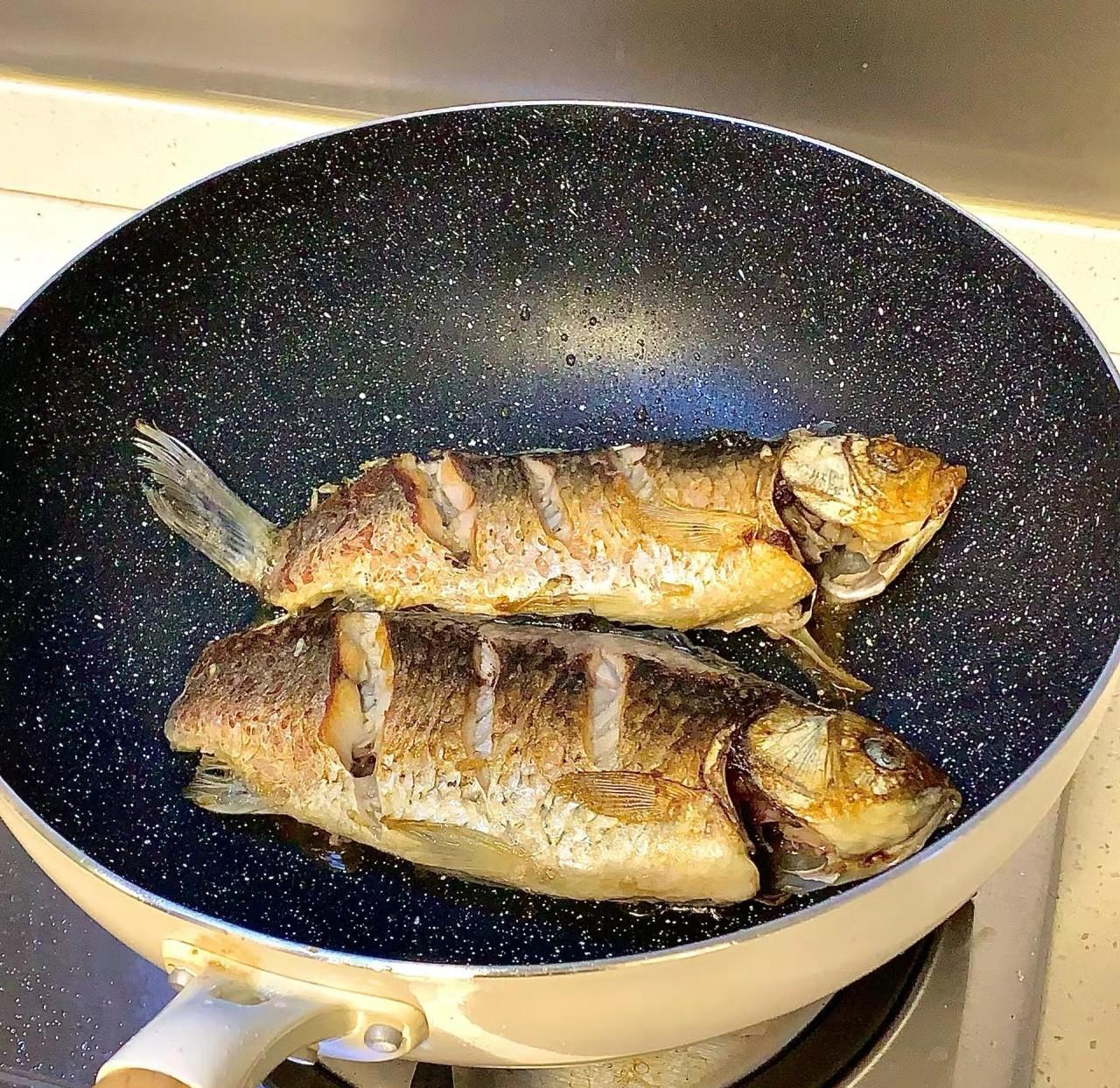 不沾锅VS铁锅：选购厨具大揭秘