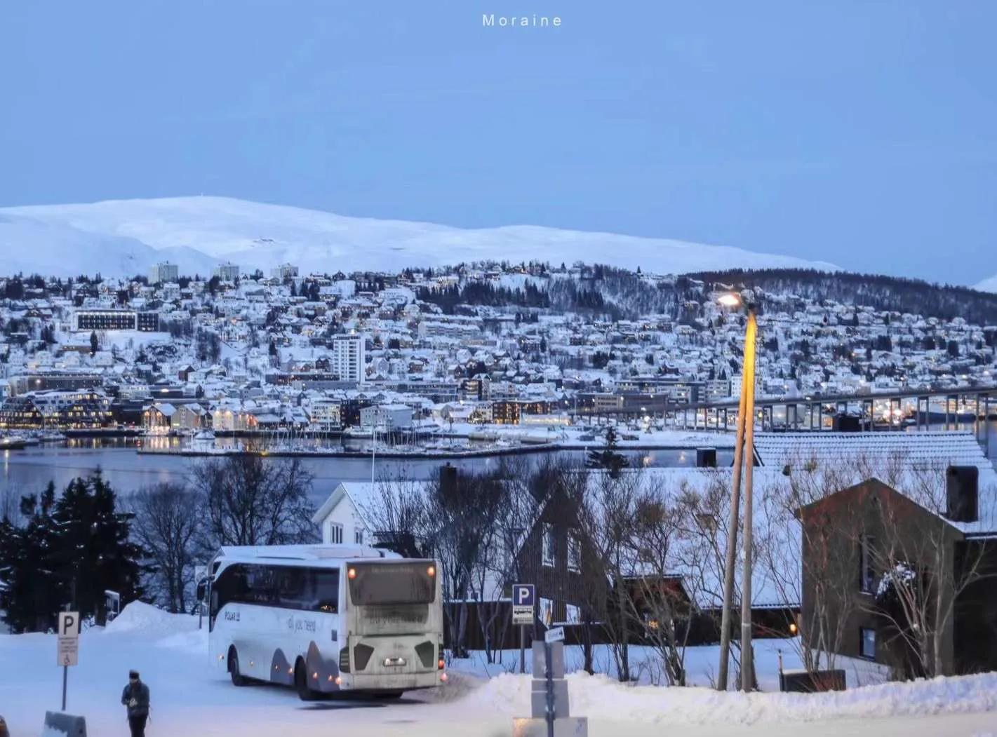 情侣背景图片一男一女带字,情侣套图背景图