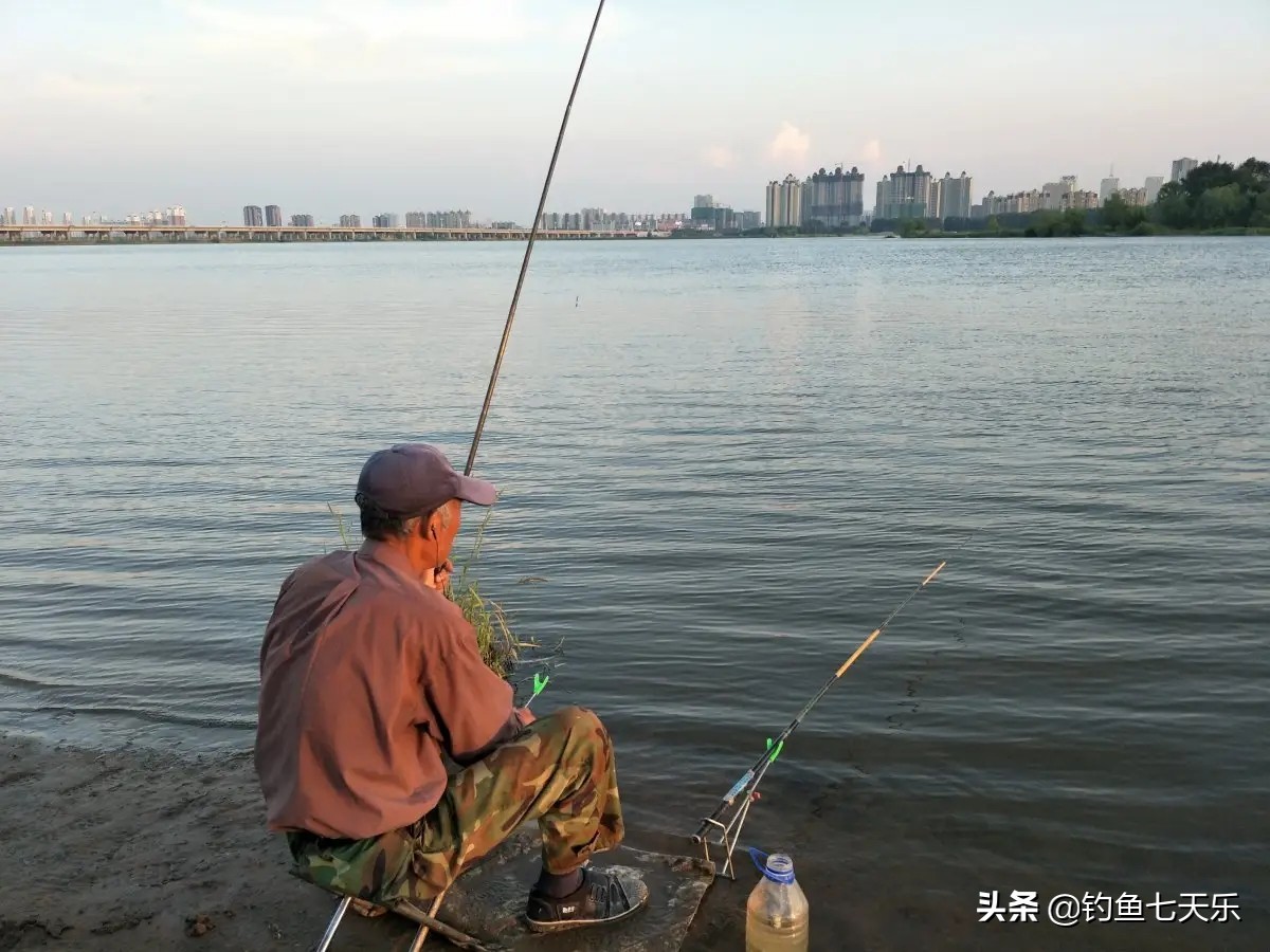 钓鱼看温度还是温差,钓鱼看水温技巧