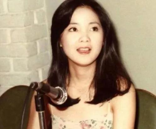 邓丽君被誉为歌甜皇后,甜歌皇后邓丽君罕见照