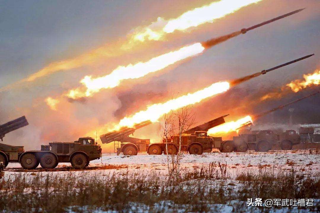 俄军温压弹燃烧弹齐上阵,俄军向乌军发射温压弹